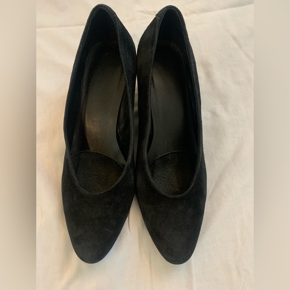 Vaneli suede wedge